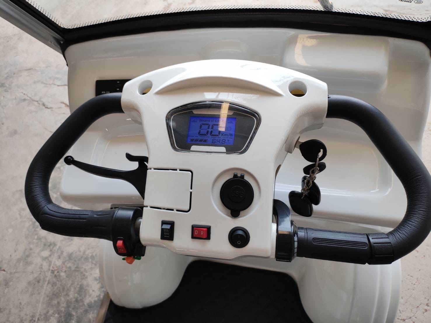 รถไฟฟ้า 4 ล้อ 4-5 ที่นั่ง รุ่น M-01T ยี่ห้อ CLP CAR ขับแฮนด์บิด