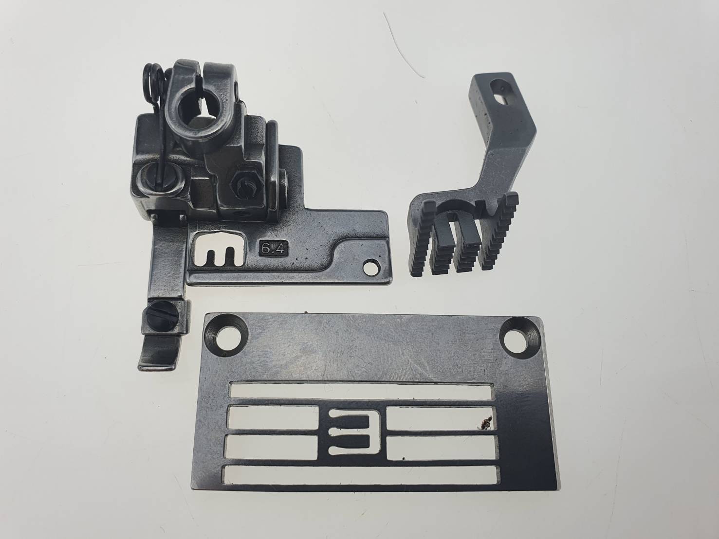 ชุดตีนผีจักรลา แป้นฟัน สำหรับจักรลาอุตสาหกรรม ระยะเข็ม 6.4 มิลลิเมตร