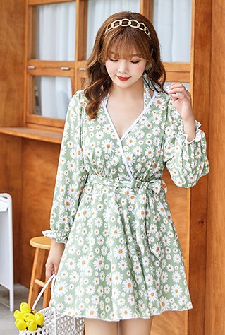 ชุดว่ายน้ำไซส์ใหญ่ 5xlพร้อมส่ง :ชุดว่ายน้ำคนอ้วนเที่ยวทะเลสีเขียวแต่งลายดอกไม้สีขาวผูกคอ set 3 ชิ้นมีบรา กางเกงขาสั้นและชุดคลุมแบบสวย น่ารักมากๆจ้า:บรารอบอก36-44นิ้ว เอว34-44นิ้ว สะโพก38-48นิ้ว เสื้อคลุมรอบอกกว้าง 44นิ้ว