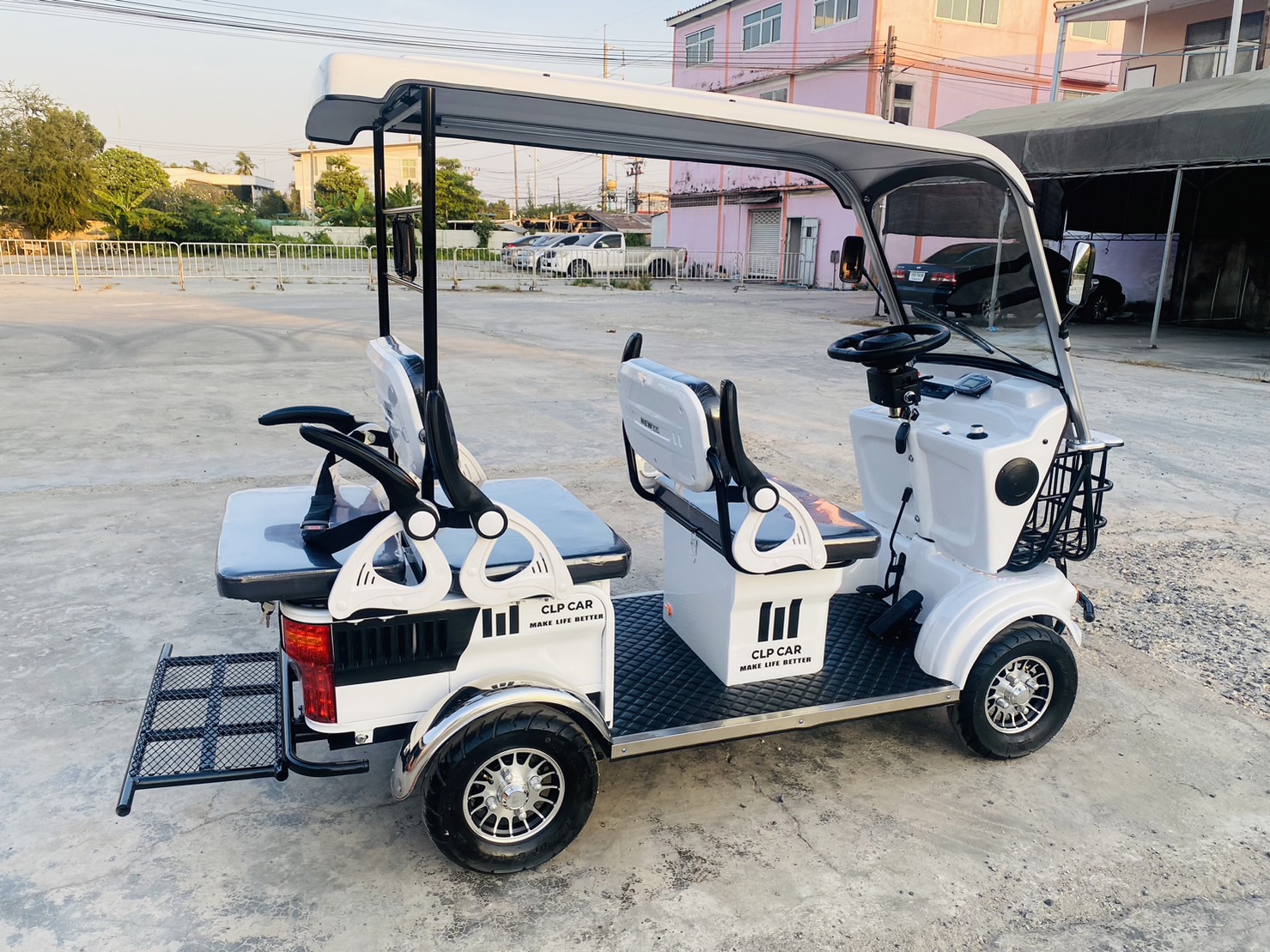 รถกอล์ฟไฟฟ้า 4 ล้อ 6 ที่นั่ง รุ่น M-04T ขับแบบพวงมาลัย