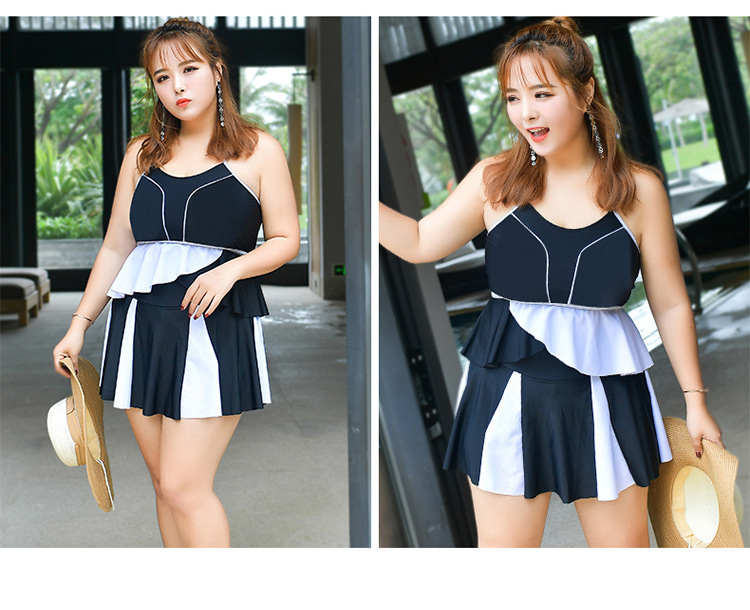 ชุดว่ายน้ำไซส์ใหญ่ พร้อมส่ง :ชุดว่ายน้ำคนอ้วนสีดำแต่งลายทาง. set 3 ชิ้นมีบรา กระโปรงติดกางเกงขาสั้นและเสื้อคลุม แบบเก๋สวยมากๆจ้า:บรารอบอก40-50นิ้ว เอว36-46นิ้ว สะโพก44-54นิ้ว เสื้อคลุมรอบอกกว้าง52นิ้ว