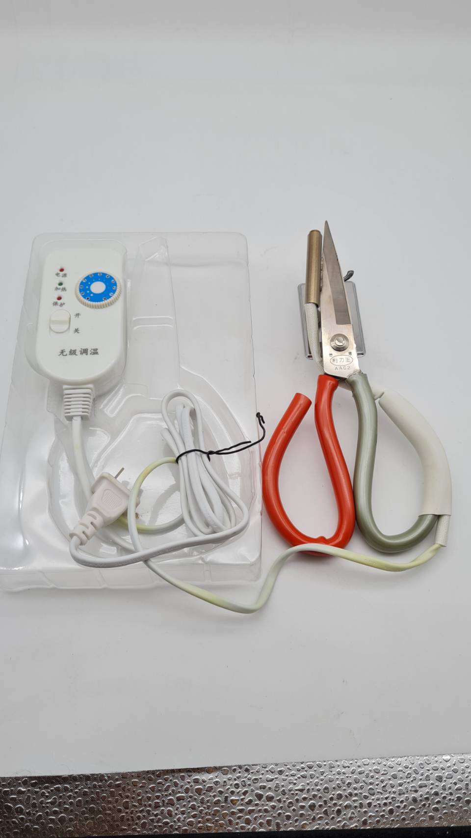 กรรไกรความร้อน Heat scissor เครื่องมือที่ช่วยให้การตัดผ้าของคุณเป็นเรื่องง่าย ขอบเรียบไม่รุ่ย