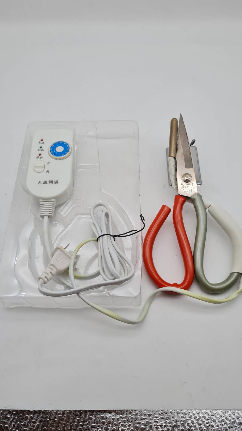 กรรไกรความร้อน Heat scissor เครื่องมือที่ช่วยให้การตัดผ้าของคุณเป็นเรื่องง่าย ขอบเรียบไม่รุ่ย