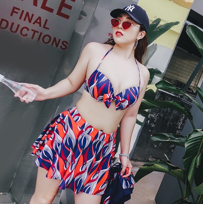 ชุดว่ายน้ำแขนยาวสาวอ้วน ไซส์4xlพร้อมส่ง :ชุดว่ายน้ำไซส์ใหญ่แขนยาวสีน้ำเงินset 3ชิ้นมีบรา กระโปรงติดกางเกงขาสั้นและเสื้อแขนยาวแต่งลายสีสันสดใสสวยมากจ้า:บรารอบอก34-42นิ้ว เอว36-44นิ้ว สะโพก36-46นิ้ว เสื้อแขนยาวรอบอกกว้าง 46นิ้วค่ะ