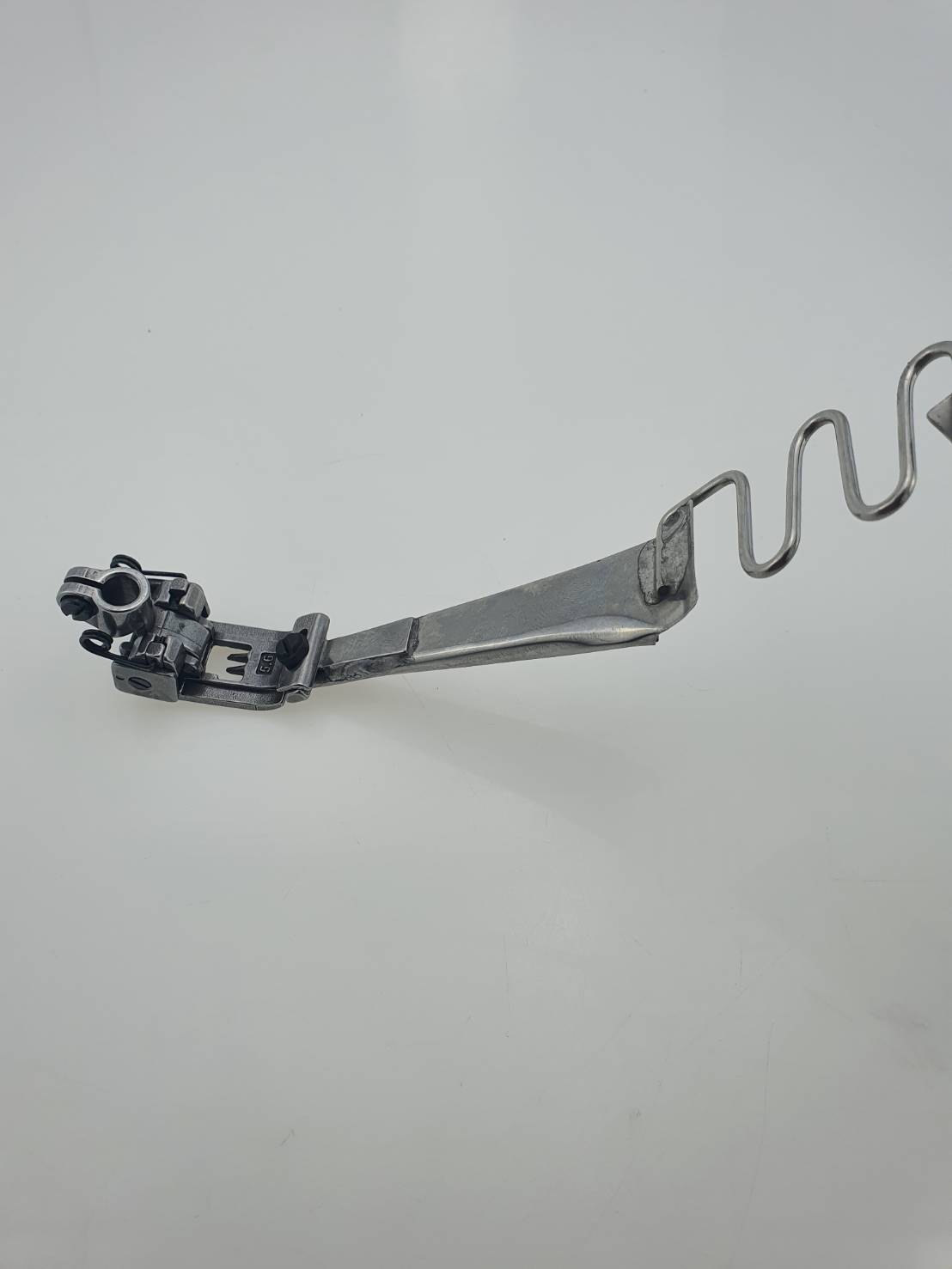 ตีนผีกุ้นจักรลาอุตสาหกรรมแถบผ้า ตีนผีกุ๊นแถบผ้า เช่น กางเกงวอม แถบเส้นบนเสื้อและกางเกงใช้กับจักรลาอุตสาหกรรม