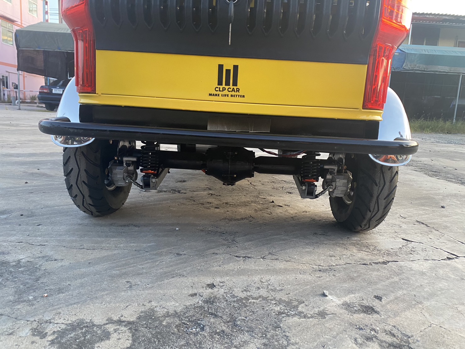 รถไฟฟ้า 4 ล้อ 3 ที่นั่ง รุ่น M-01 ยี่ห้อ CLP CAR สีเหลือง ขับแฮนด์บิด