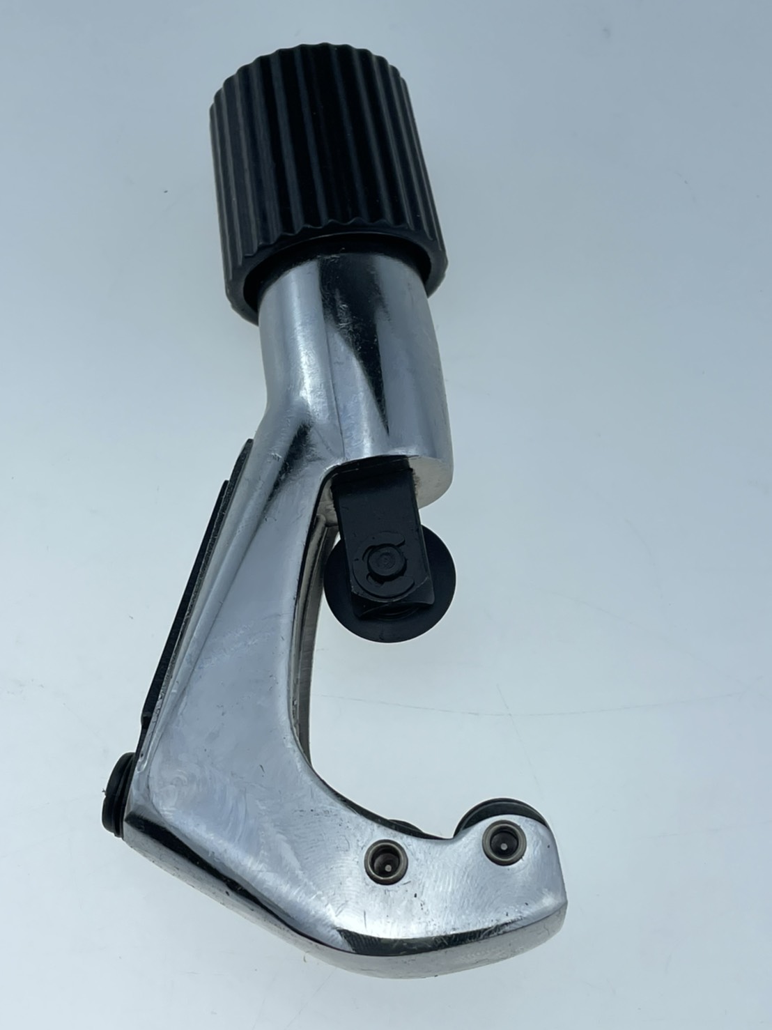 ตัวตัดรางผ้าม่านแบบกลมสำหรับท่อเหล็ก และท่ออลูมิเนียม ใช้งานง่ายไม่ต้องใช้ใบเลื่อย รอยตัดเรียบไม่ฉีกขาด สำหรับร้านผ้าม่านและ ช่างผ้าม่าน