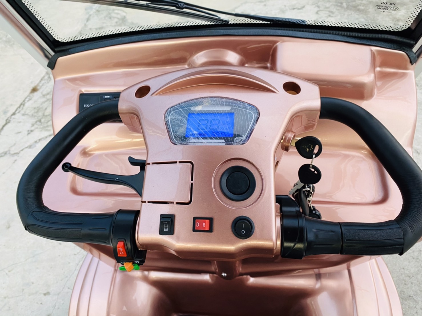 รถไฟฟ้า 4 ล้อ 4-5 ที่นั่ง รุ่น M-01T ยี่ห้อ CLP CAR ขับแฮนด์บิด