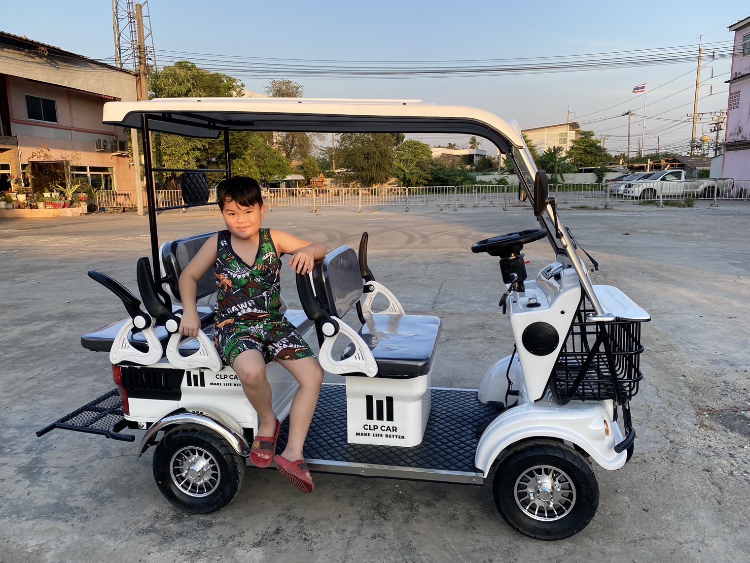 รถกอล์ฟไฟฟ้า 4 ล้อ 6 ที่นั่ง รุ่น M-04T ขับแบบพวงมาลัย