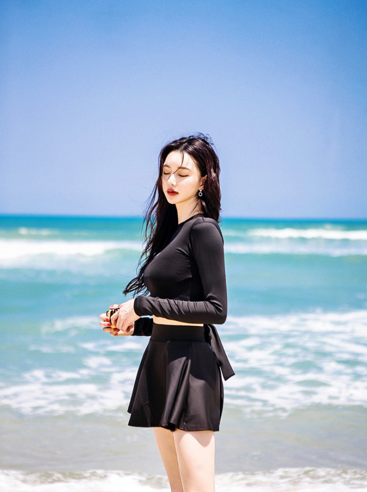 ชุดว่ายน้ำทูพีช พร้อมส่ง:ชุดว่ายน้ำสีดำแขนยาวผูกโบว์ด้านหลัง กระโปรงมีกางเกงใส่ด้านในแบบเก๋น่ารักมากๆจ้า:รอบอก30-38นิ้ว เอว30-38นิ้ว สะโพก30-38นิ้ว