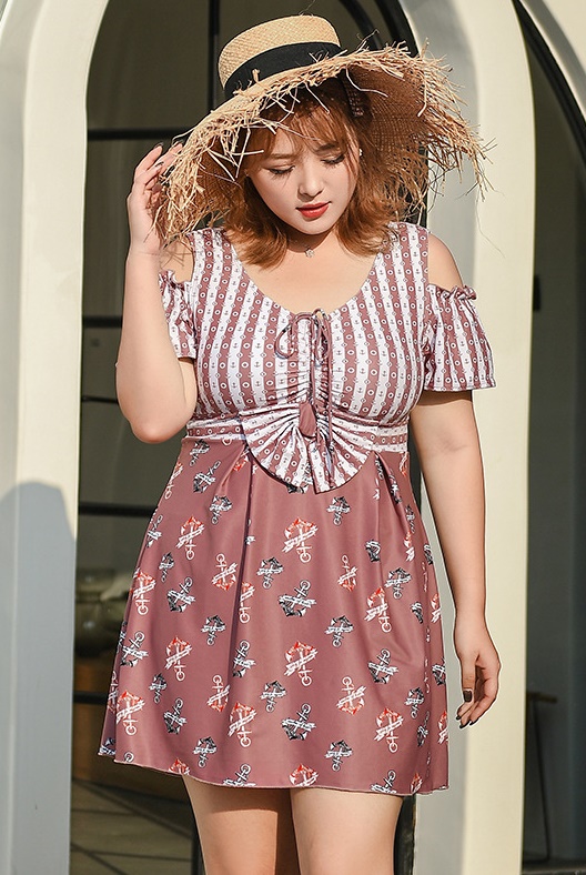 ชุดว่ายน้ำคนอ้วน 6XLพร้อมส่ง :ชุดว่ายน้ำไซส์ใหญ่สีน้ำตาลแต่งลายสมอเว้าไหล่ผูกโบว์ มีกางเกงขาสั้นใส่ด้านในแบบสวยน่ารักมากๆจ้า:รอบอก42-52นิ้ว เอว38-50นิ้ว สะโพก42-54นิ้ว