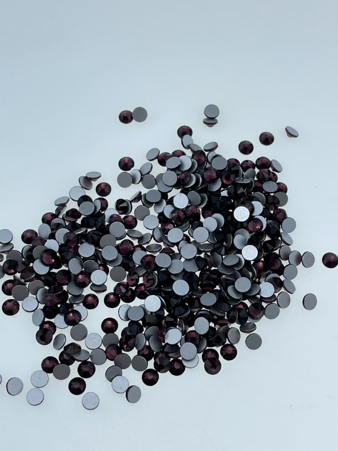 เพชรคริสตัลก้นตัด ขนาด SS12 (3.2มิลลิเมตร ) จำนวน 1440 เม็ดใช้งานง่ายเหมาะกับงาน DIYเสื้อผ้าต่างๆ