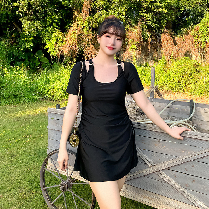 ชุดว่ายน้ำไซส์ใหญ่ 5xl พร้อมส่ง :ชุดว่ายน้ำคนอ้วน ชุดเที่ยวทะเลสีดำแต่งสายที่บ่า มีสายรูดข้างชุด มาพร้อมกางเกงขาสั้นแบบสวย น่ารักมากๆจ้า:รอบอก40-48นิ้ว เอว36-46นิ้ว สะโพก36-48นิ้ว