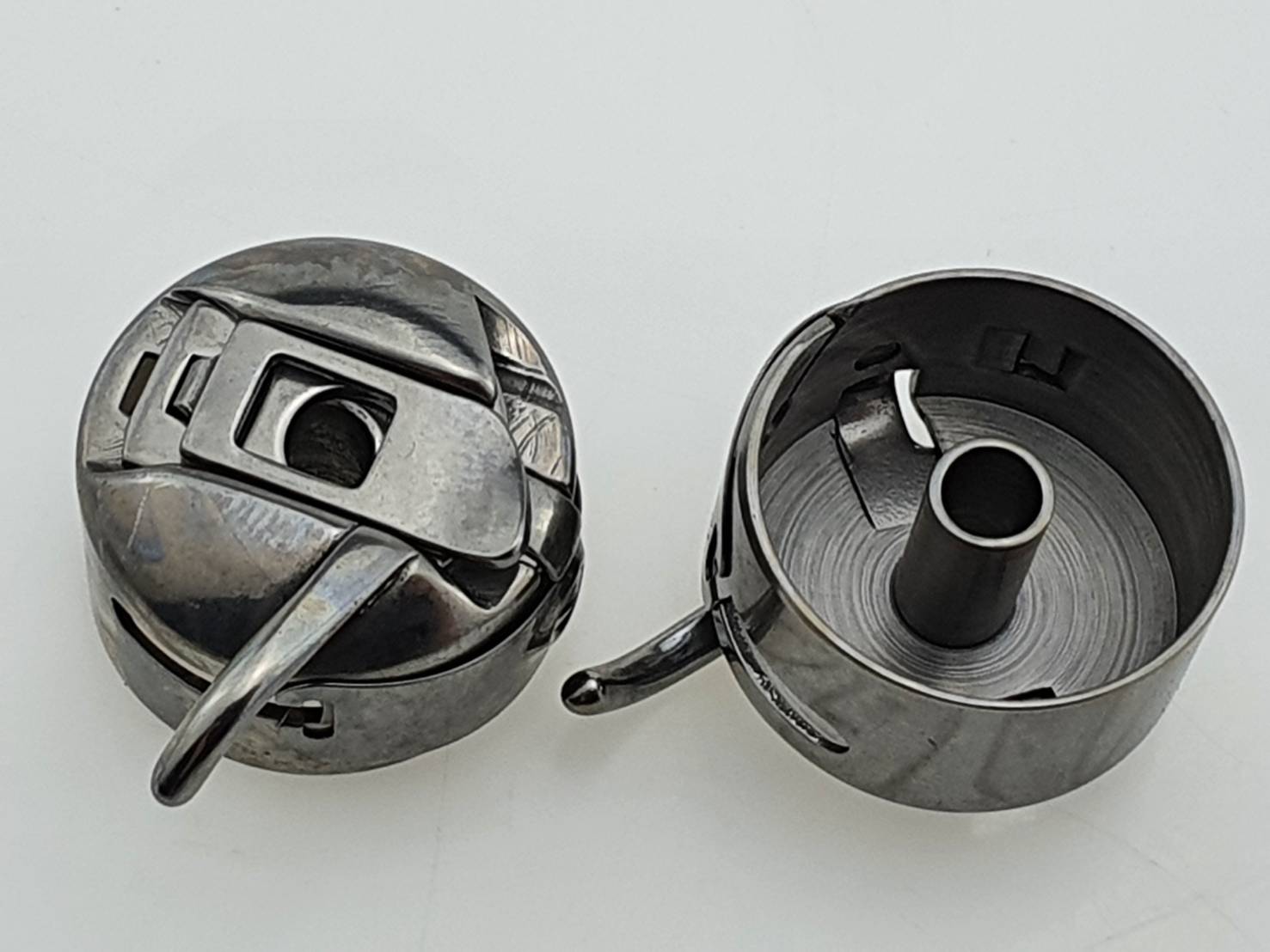 กะโหลกและกระสวยจักรหัวดำ เป็นกะโหลกคุณภาพดีสำหรับจักรเย็บผ้าหัวดำ