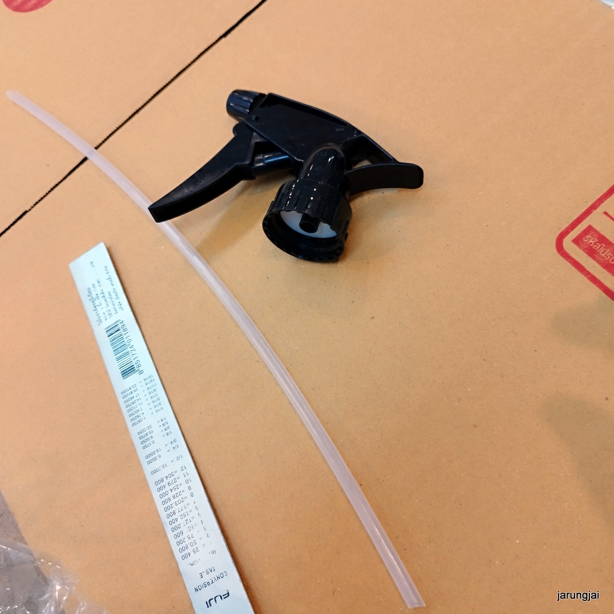 หัวฉีดสเปย์ สีดำ ฟีอกกี้ พร้อมหลอดอ่อน ยาว 26 ซม สวมขวดแอลกอฮอล์ได้