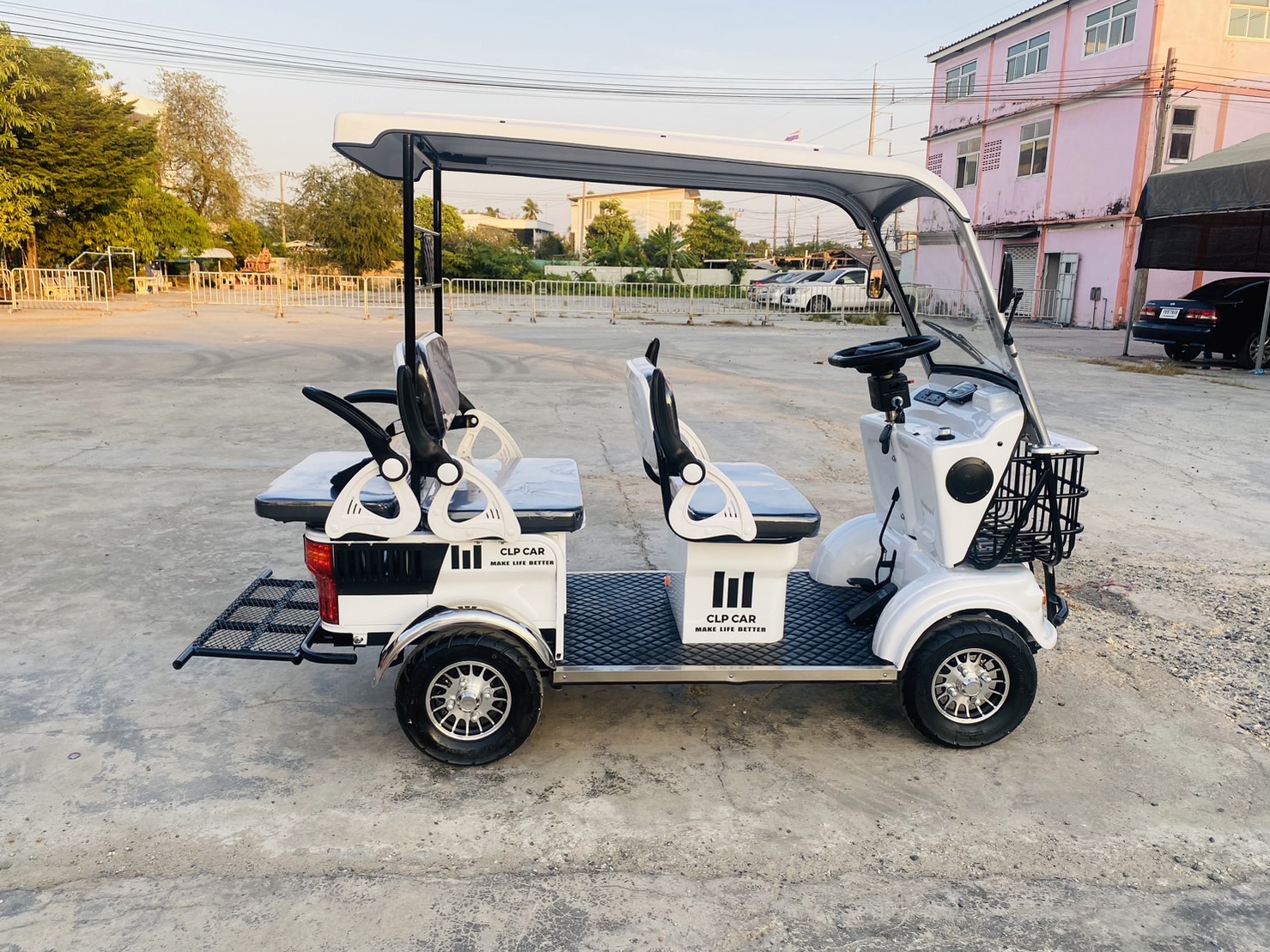 รถกอล์ฟไฟฟ้า 4 ล้อ 6 ที่นั่ง รุ่น M-04T ขับแบบพวงมาลัย