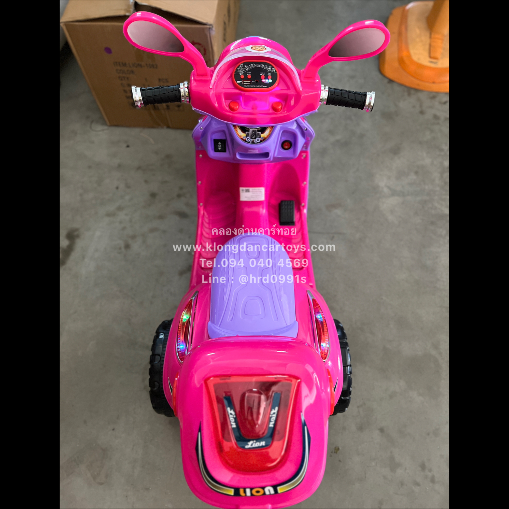 รถฟีโน่เด็กแบตเตอรี่*มีรีโมท* (เล่นusb auxได้, ท้ายมีที่ใส่ของ)