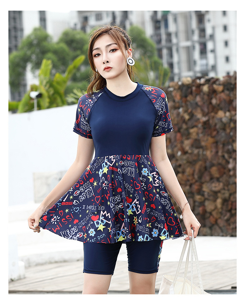 ชุดว่ายน้ำคนอ้วน แบบสปอร์ต 7xlพร้อมส่ง: ชุดว่ายน้ำไซส์ใหญ่สีน้ำเงินแต่งลายกราฟฟิกมีเสื้อกับกางเกงแบบสวยน่ารักมากๆจ้า:รอบอก44-54นิ้ว เอว40-50นิ้ว สะโพก48-58นิ้ว