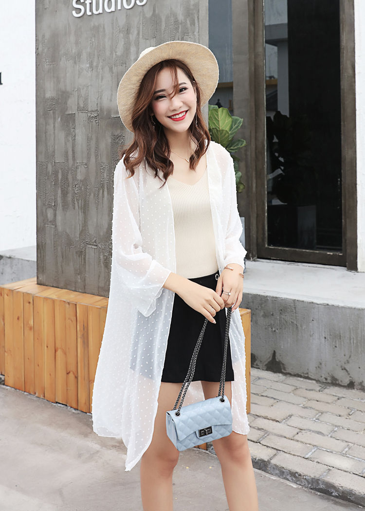 เสื้อคลุมแฟชั่น พร้อมส่ง : เสื้อคลุมสีขาวแต่งจุดสีสันสดใส แบบสวยมากจ้า