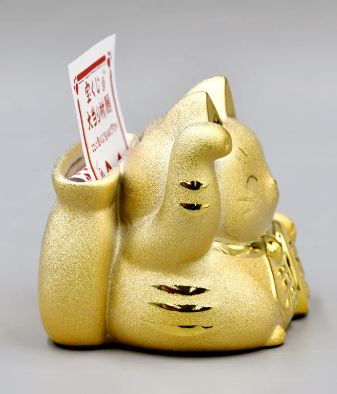 [PRE-ORDER] แมวกวักญี่ปุ่น แมวสีทอง แมวนำโชค ขอให้ถูกหวย รวย รวย เฮง เฮง Size 9.5 cm แมวกวักนำโชค ด้านหลังมีช่องใส่ลอตเตอรี่ เพื่ออธิษฐานขอพร งานแฮนด์เมดญี่ปุ่น Lucky Cat