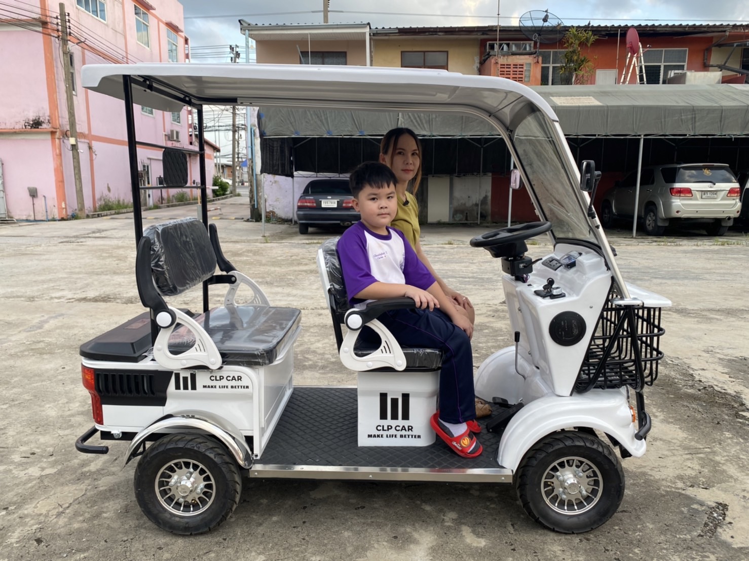 รถกอล์ฟไฟฟ้า 4 ล้อ 4 ที่นั่ง รุ่น M-04 ขับแบบพวงมาลัย