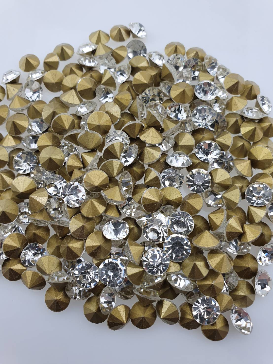 เพชรตูดแหลม เพชรก้นแหลม เพชรเทียม เพชรกระจก เพชรคริสตัล พลอยกระจก สีขาว สีใส ขนาดต่างๆ