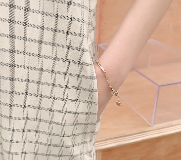 เดรสคลุมท้องแฟชั่น ผ้าดีมาก มีน้ำหนักทิ้งตัวสวย แขนสั้น มีกระดุมแกะได้ มีกระเป๋าข้าง M L XL XXL