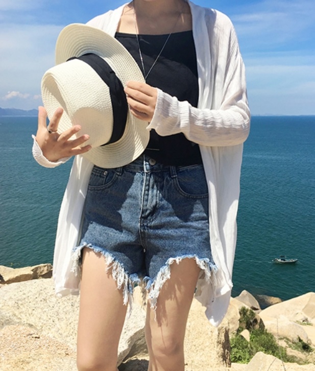 เสื้อคลุมแฟชั่น พร้อมส่ง : เสื้อคลุมสีขาว แบบเก๋มากจ้า