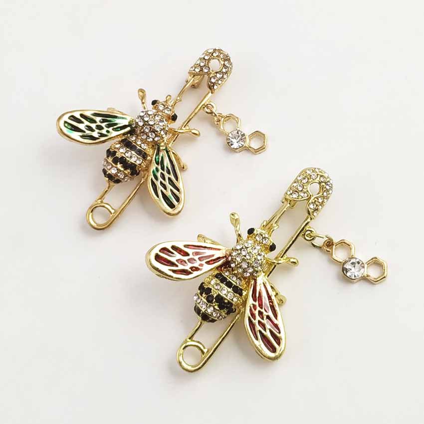 เข็มกลัดติดชุด สวย หรู ดูดี มีให้เลือกหลายสิบแบบ น่ารัก กันสารพัดเลยจร้าา Set VV