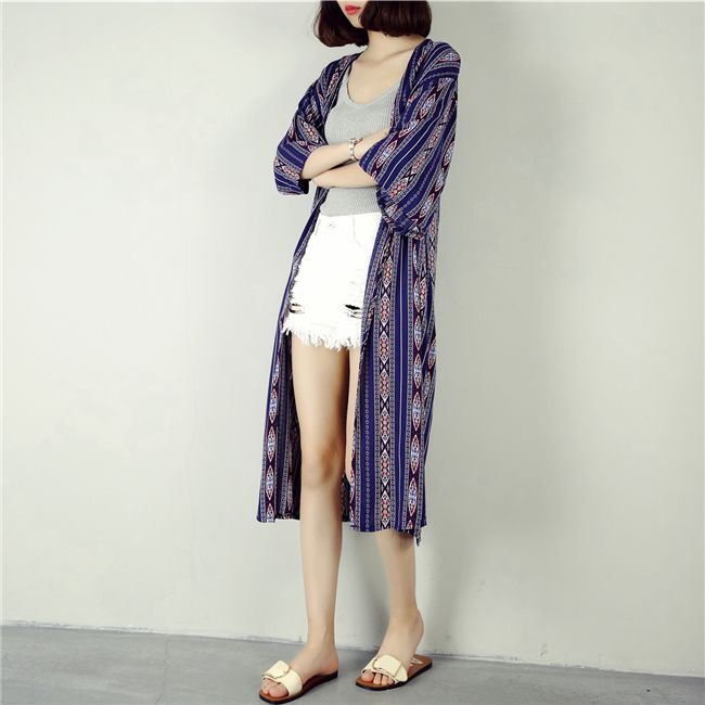 เสื้อคลุมแฟชั่น พร้อมส่ง : เสื้อคลุมสีน้ำเงินแต่งลายสีสันสดใส แบบสวยมากจ้า