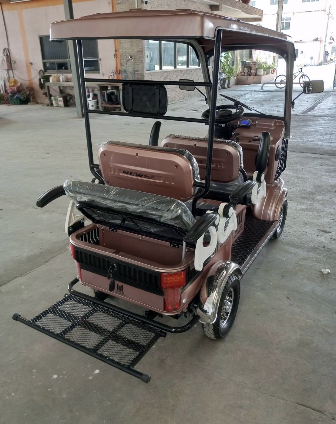 รถกอล์ฟไฟฟ้า 4 ล้อ 6 ที่นั่ง รุ่น M-04T ขับแบบพวงมาลัย