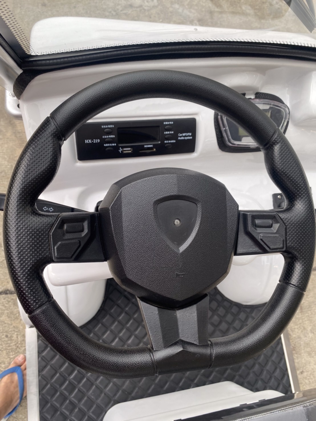 รถกอล์ฟไฟฟ้า 4 ล้อ 4 ที่นั่ง รุ่น M-04 ขับแบบพวงมาลัย