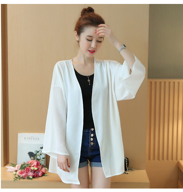 เสื้อคลุมแฟชั่น พร้อมส่ง : เสื้อคลุมสีขาวแบบเรียบๆ สวยมากจ้า