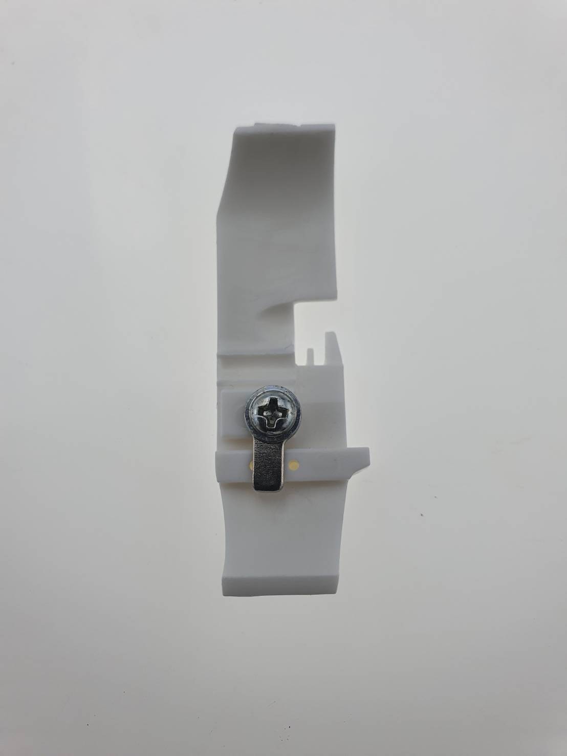 ตีนผีจักรโพ้งสำหรับผ้ายืด สี่เส้น แบบพราสติก เนื้อนิ่มใช้งานง่ายติดตั้งง่ายสำหรับผ้ายืด ใช้กับจักรโพ้งได้ทุกยี่ห้อ