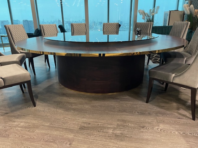 Trp. โต๊ะกลม ขอบคิ้วทอง ขนาด 280 ซม.พร้อมชุดจานหมุนอาหาร กระจกกรม 200 ซม.ฐานรองหมุนไฟฟ้าถ่านชาร์ทรีโมท 1 ชุด