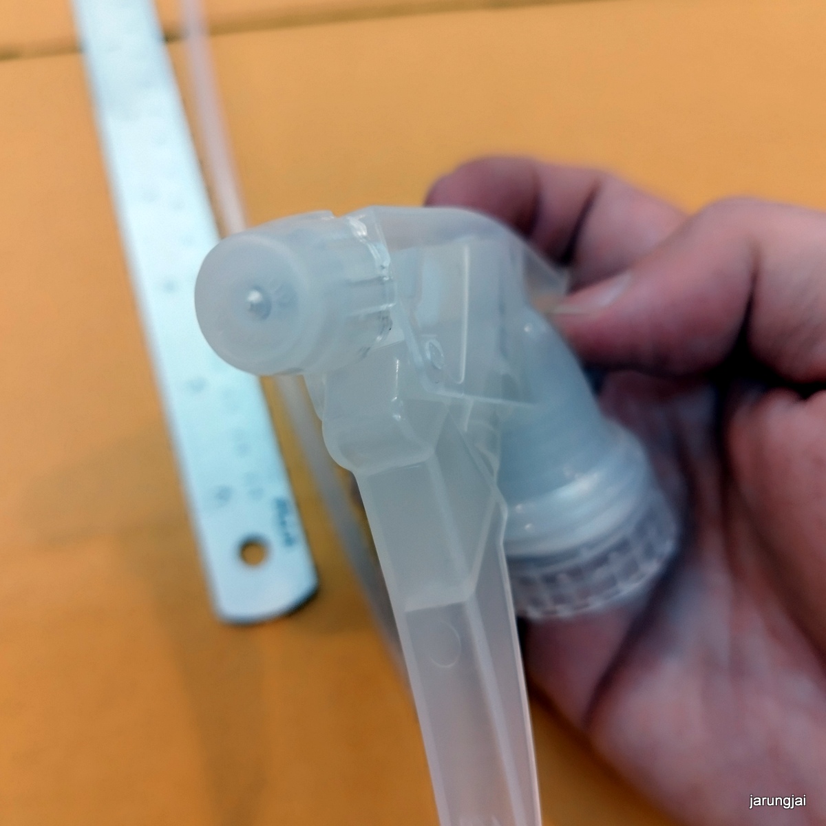 หัวฉีดสเปย์ สีขาวใส ฟีอกกี้ พร้อมหลอดอ่อน ยาว 26 ซม สวมขวดแอลกอฮอล์ได้