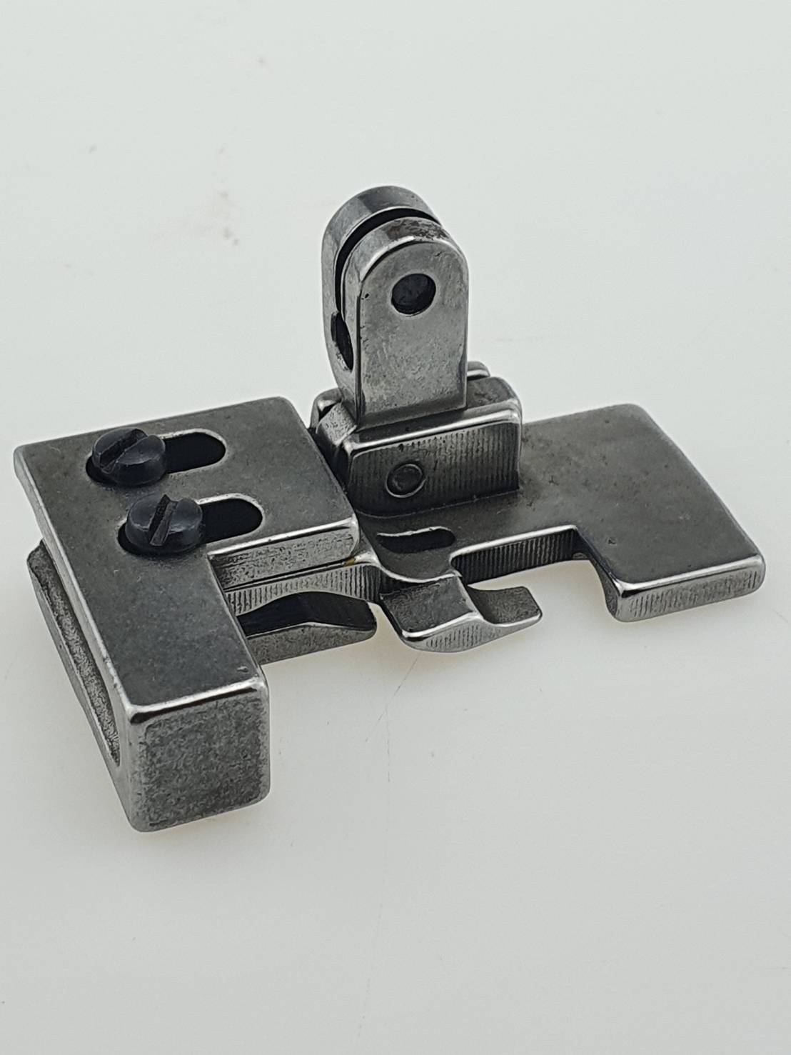 ตีนผีเย็นย่นจักรโพ้ง 5 เส้น จักรอุตสาหกรรม เย็บย่นผ้าล่างผ้าบนไม่ย่น