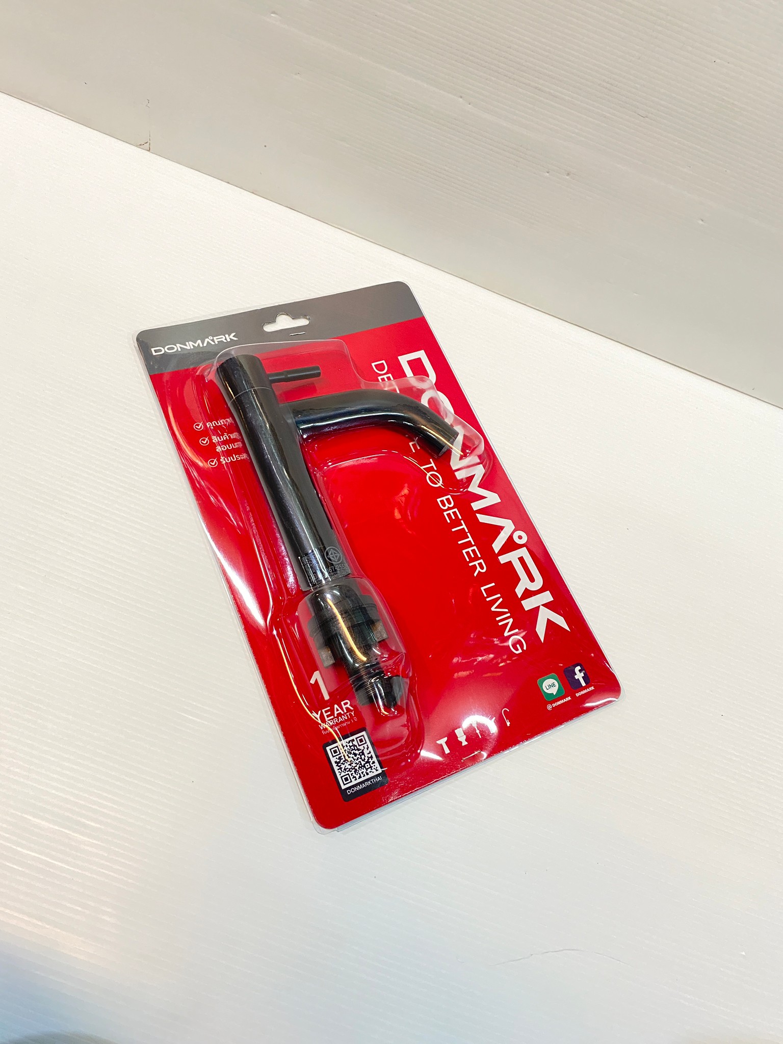 ก๊อกน้ำอ่างล้างหน้าสแตนเลสสีดำ ด้ามปัด รุ่น bm-1218 DONMARK