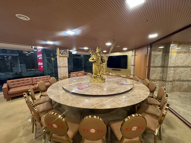 Trp.ทีอาร์พี Round Table 圆桌会议 餐桌 中式餐桌 配有旋转镜组 โต๊ะกลมหินอ่อน 340 ซม. 20 ที่นั่ง จานหมุน 260 ซม.พร้อม Lazysusan เลซี่ซูซาน จานหมุน ระบบหมุนด้วยไฟฟ้าแบตเตอรี่แบบชาร์ท มีรีโมทกดเดินหน้า ถอยหลัง เร่งหมุนเร็วหรือช้าได้