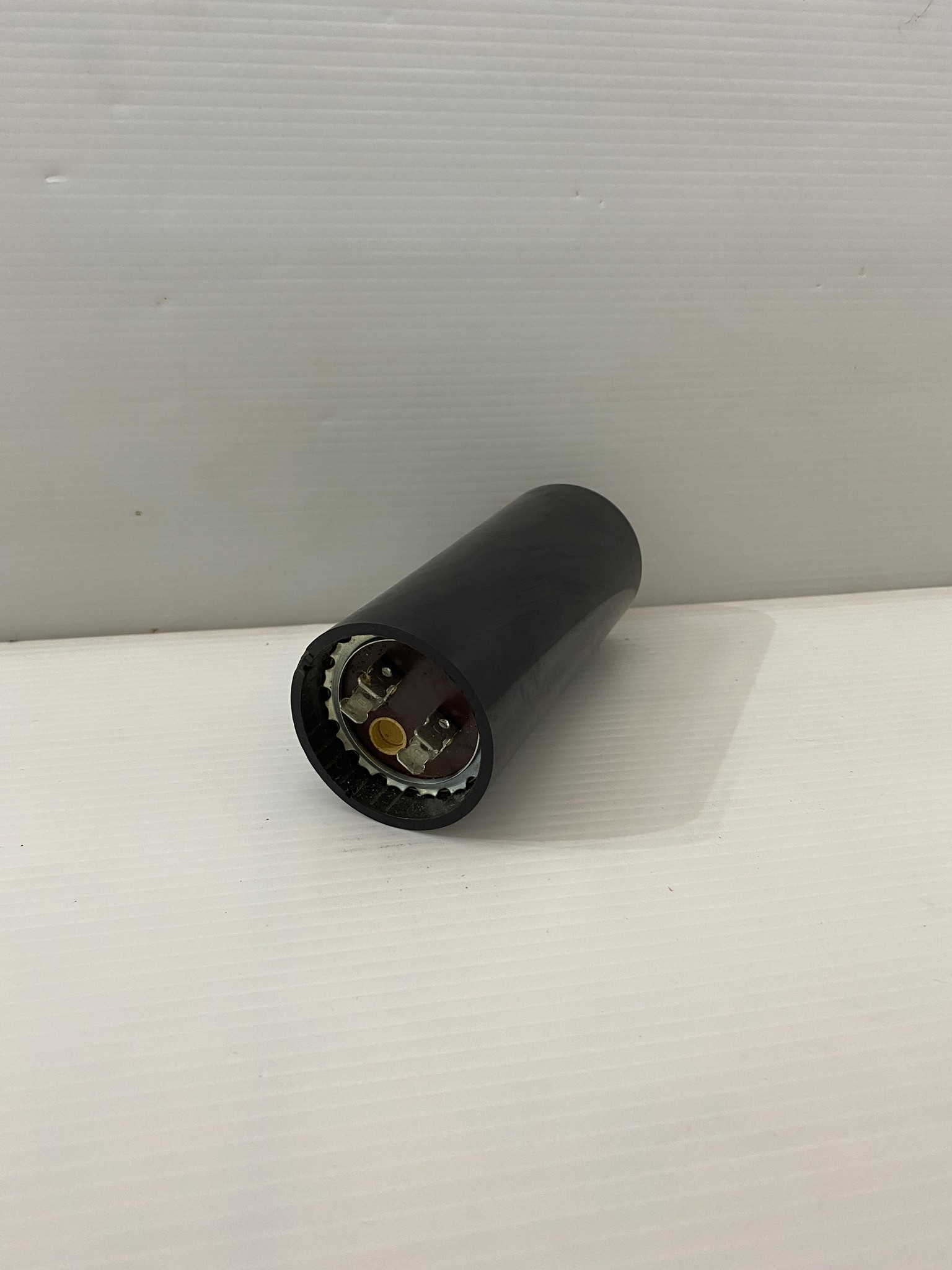 คาปาซิเตอร์ (คอนเดนเซอร์) 108-130uFx330v. TASANI