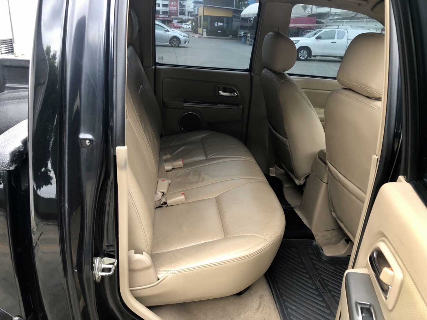 ISUZU DMAX Super Platinum Cab4 3.0LS VGS Turbo 4WD MT 2011