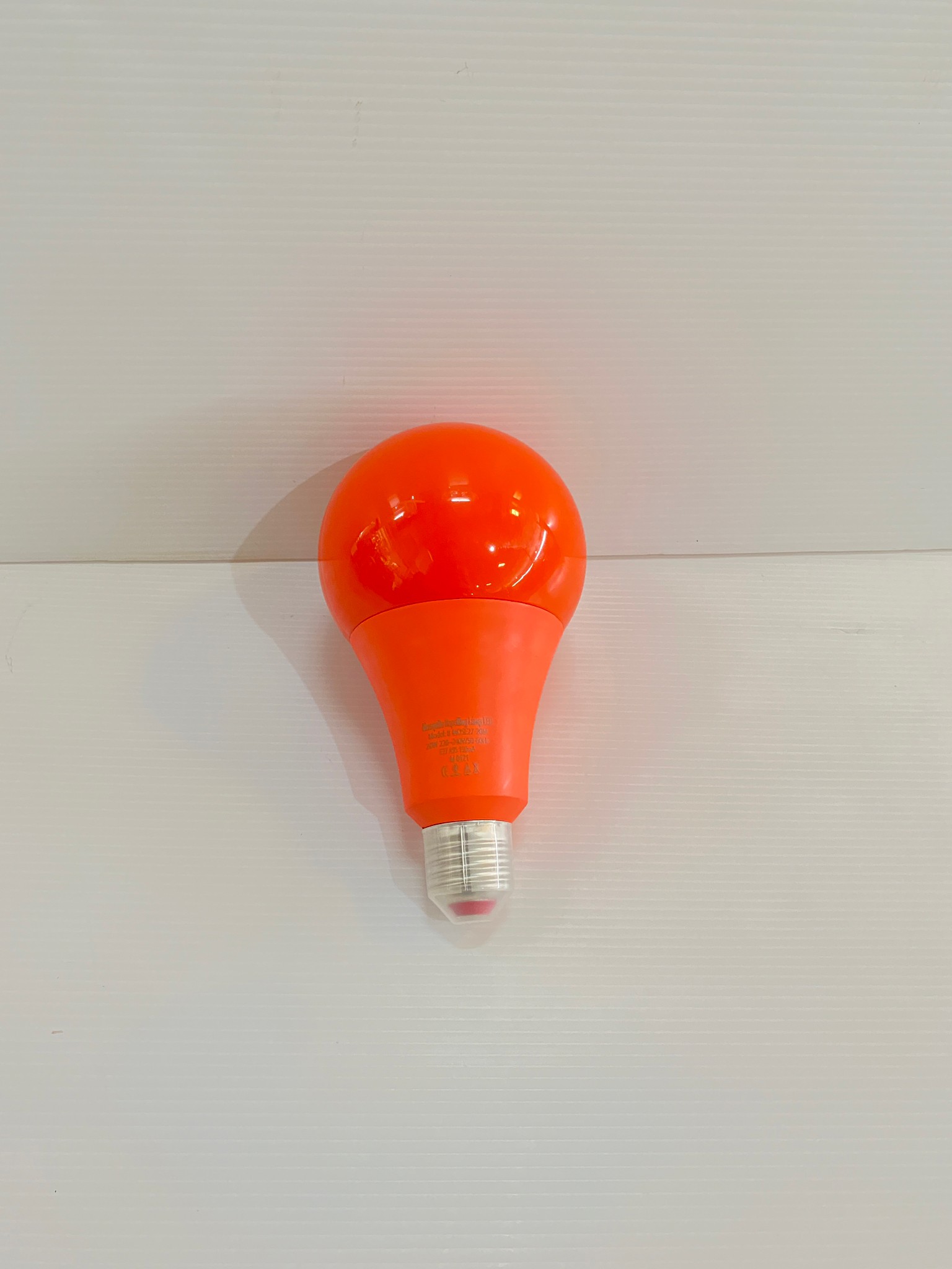 Bio Bulb หลอดไฟไล่ยุง ไล่แมลง ช่วยป้องกันยุงและแมลง ไร้สารพิษ LED 20W แสงสี ส้มเข้ม ออกแดง B-MOSE27-15M