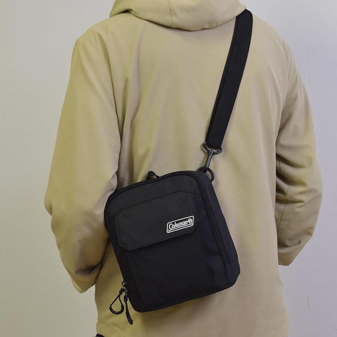 [PRE-ORDER] กระเป๋ากล้อง Coleman x ETSUMI (Black) Shoulder Bag กระเป๋าทรงสี่เหลี่ยมจตุรัส สีดำ กระเป๋าสะพาย โคลแมน นำเข้าจากญี่ปุ่น コールマン スクエアショルダー CO-8776