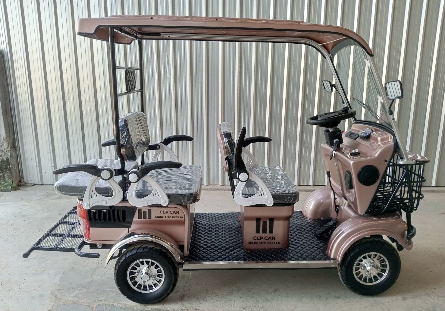 รถกอล์ฟไฟฟ้า 4 ล้อ 6 ที่นั่ง รุ่น M-04T ขับแบบพวงมาลัย