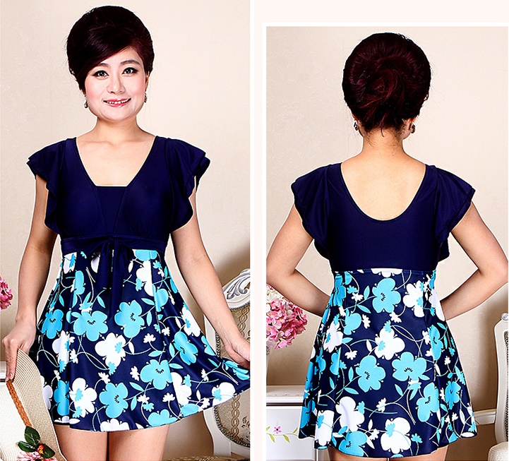 ชุดว่ายน้ำวันพีชไซส์ใหญ่ 7xl พร้อมส่ง: ชุดว่ายน้ำคนอ้วนสีน้ำเงินกรมแต่งลายดอกไม้สีสันสดใส มีกางเกงขาสั้นใส่ด้านในแบบสวยน่ารักมากๆจ้า:รอบอก40-52นิ้ว เอว32-42นิ้ว สะโพก42-52นิ้ว