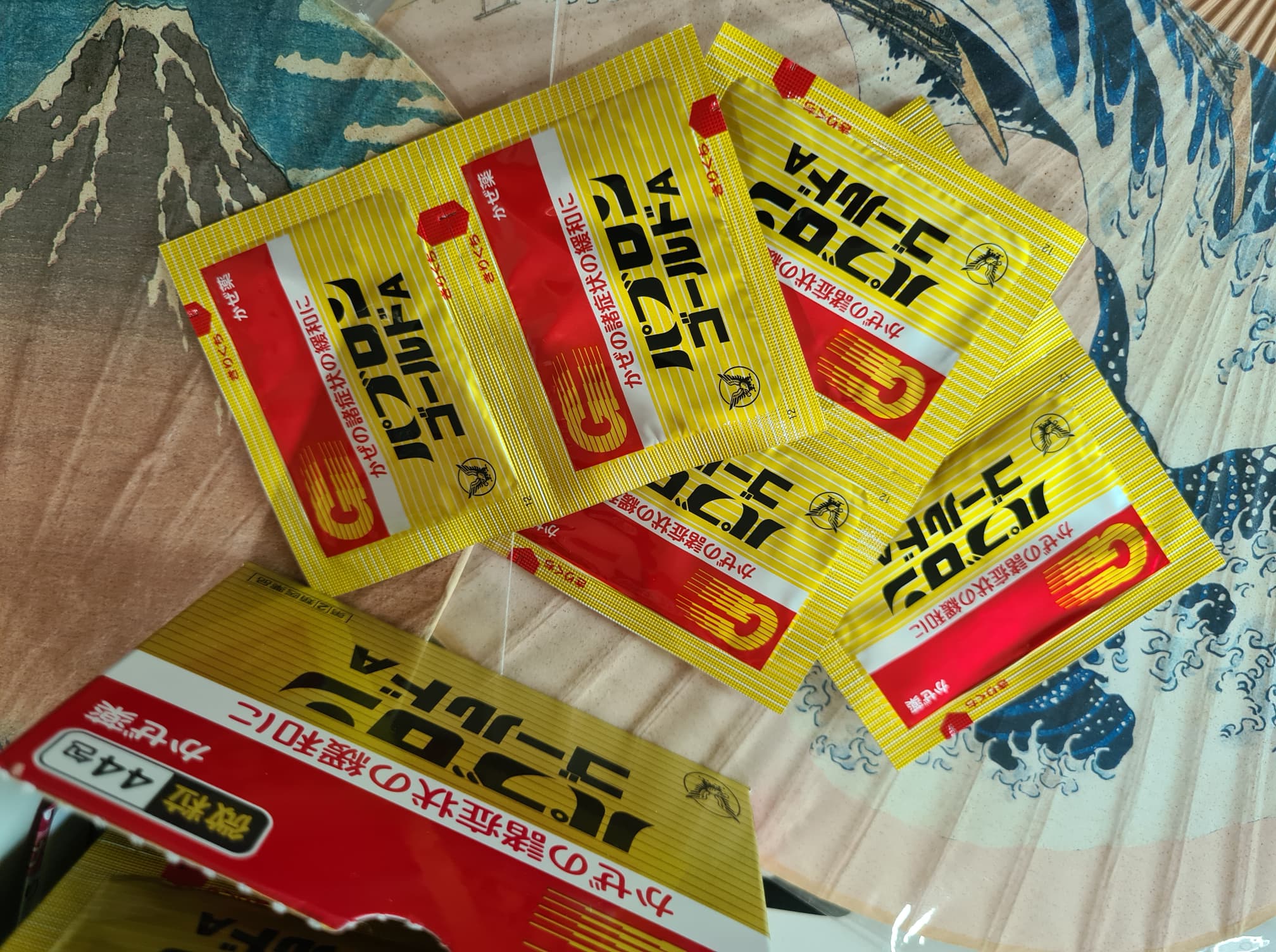 [พร้อมส่ง] ยาลดไข้ญี่ปุ่น พาบุรอน แบบผง 44 ซอง ยาแก้ไข้ บรรเทาหวัด คัดจมูก น้ำมูกไหล บรรเทาปวด ปวดหัว ตัวร้อน ไมเกรน Taisho Paburon Gold A หมดอายุ 10/2027 パブロンゴールドA<微粒> 44包