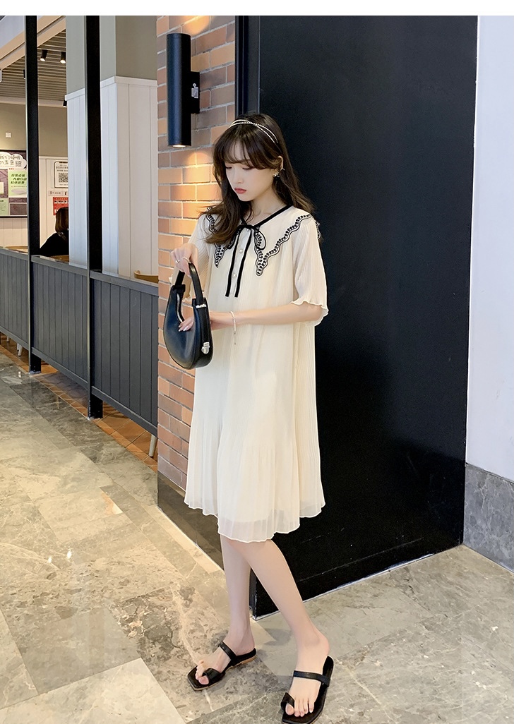 เดรสคลุมท้องแฟชั่น สุดน่ารัก ผ้าชีฟองอัดพรีททั้งชุด ปกคอแต่งด้วยลูกไม้ มีเชือกผูกเพิ่มความเก๋ มีซับใน M L XL XXL