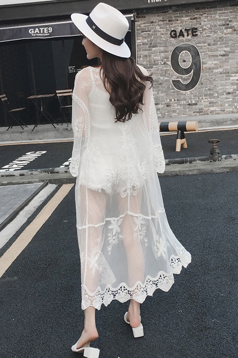 เสื้อคลุมแฟชั่น พร้อมส่ง : เสื้อคลุมสีขาวแต่งผ้าลูกไม้ แบบสวยมากจ้า