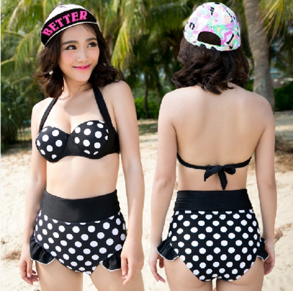 ชุดว่ายน้ำแฟชั่นพร้อมส่ง :ชุดว่ายน้ำทูพีชสีดำแต่งลายจุดสีขาวแบบเก๋ น่ารักมากๆจ้า:รอบอก30-36นิ้ว เอว26-30นิ้ว สะโพก28-34นิ้วจ้า