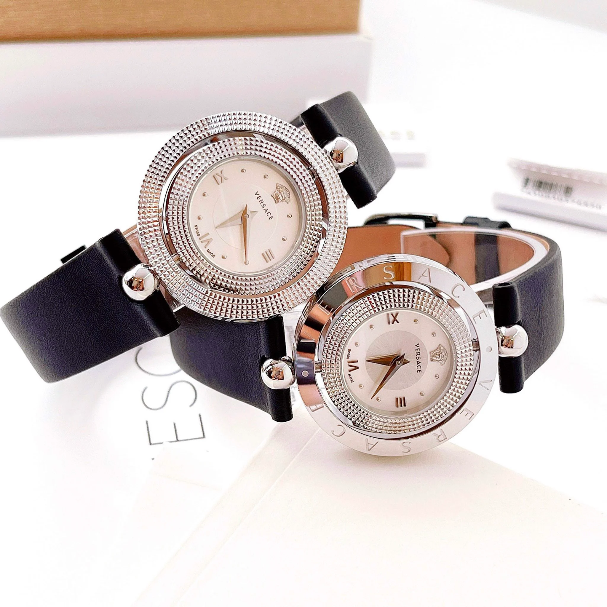 Versace VE7900120 นาฬิกาผู้หญิง Eon Quartz Women's Watch